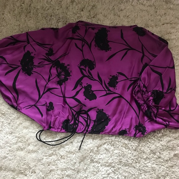 Beautiful Silk Blouse - Picture 6 of 12